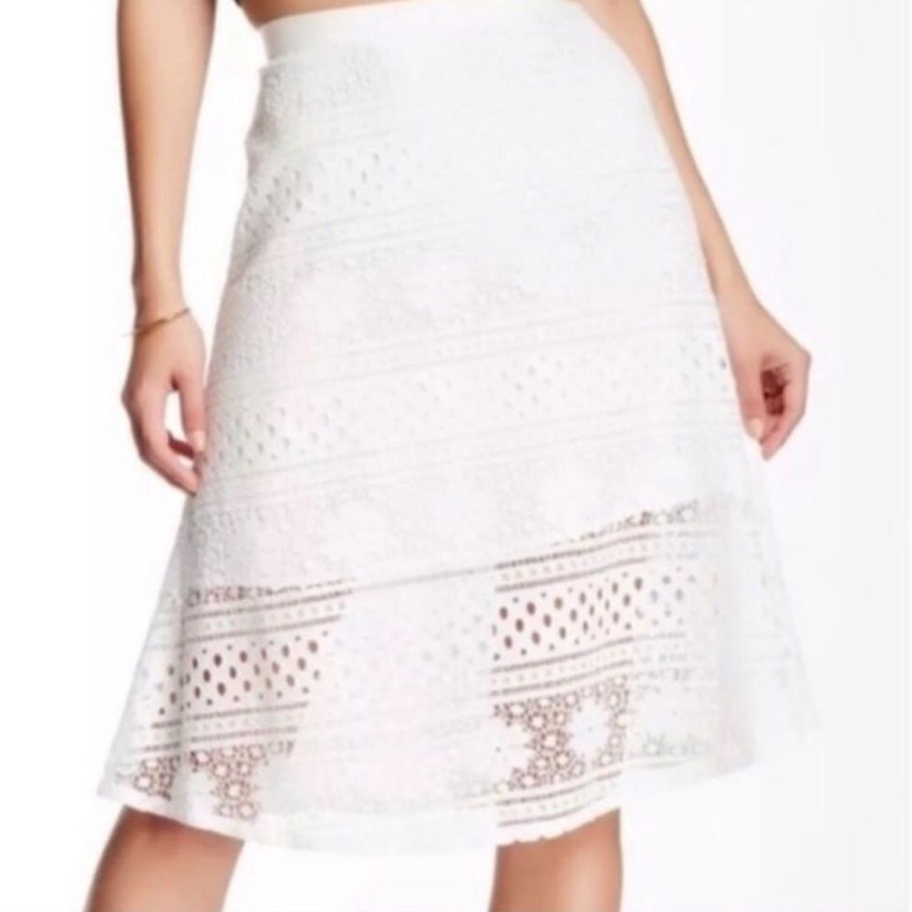 Cupcakes and Cashmere A-Line Faux Lace Crochet White Knee Length Skirt  SZ 2
